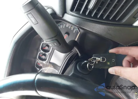 2019 GMC Yukon Xl Sle z USA, uszkodzony, nr VIN 1GKS1FKC2KR210957